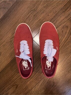 Vans burgundy suede lowpro with lavender purple laces | size 8.5